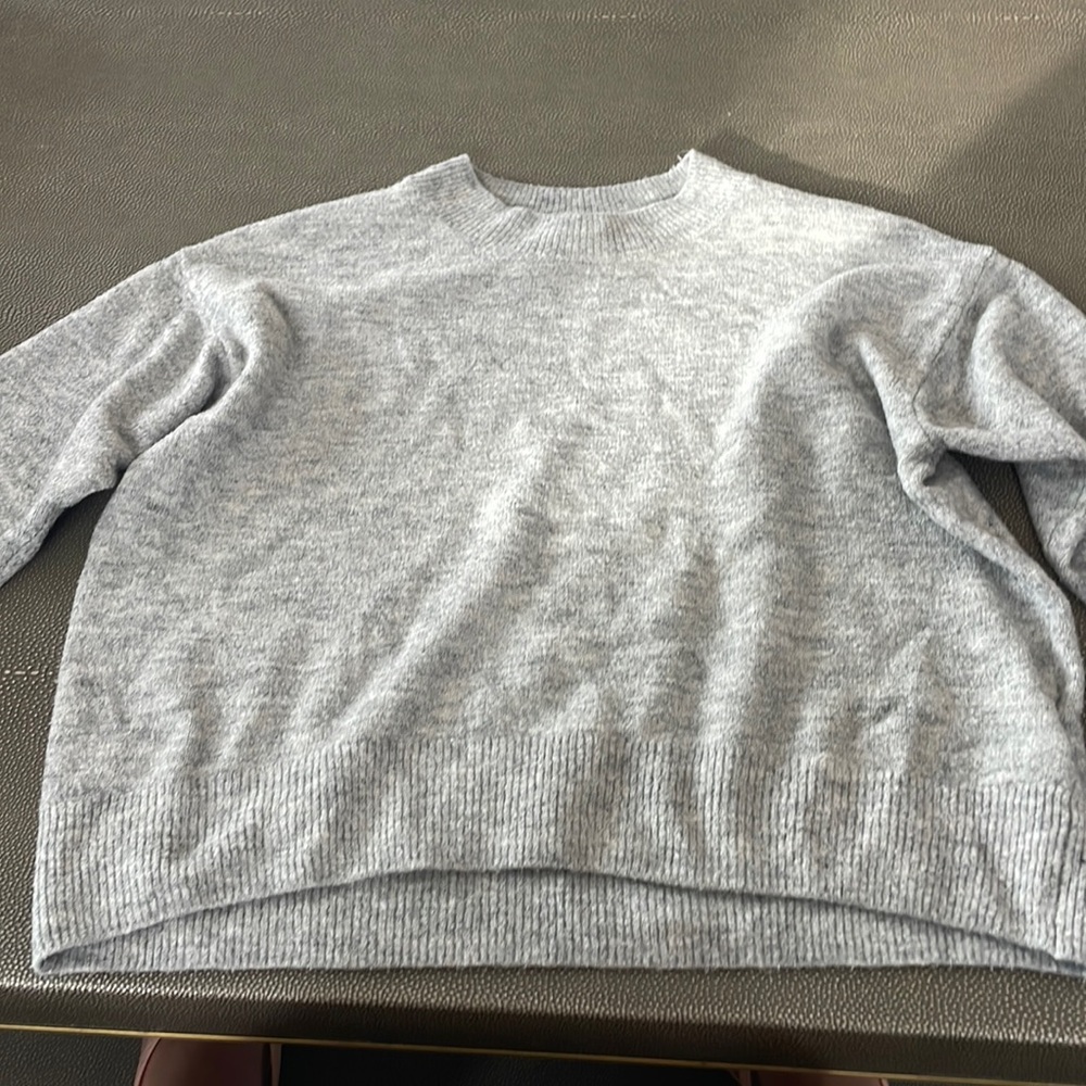 This is a H&M grey sweater. Great Condition.